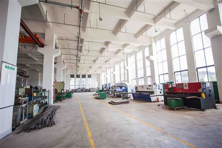 立本車間數控機床